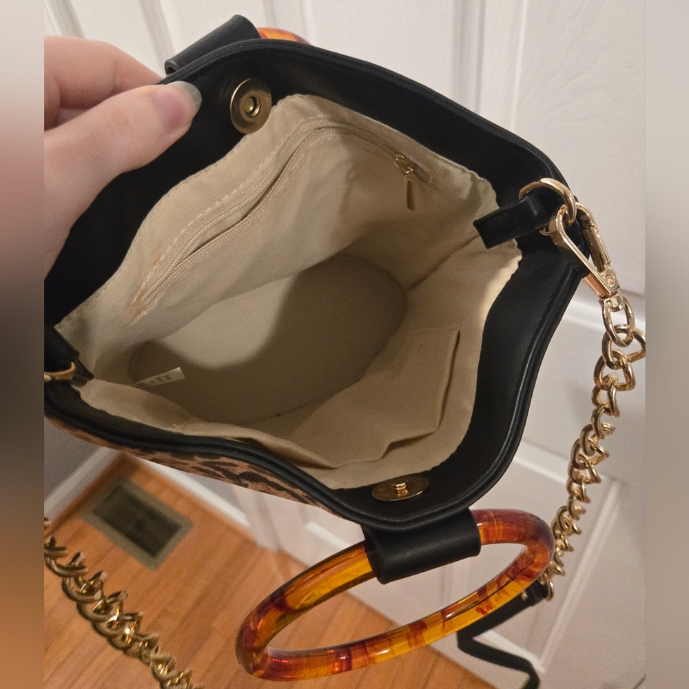 Leopard Print Women's Bag with Gold Chain Shoulder Strap - Picture 4 of 6